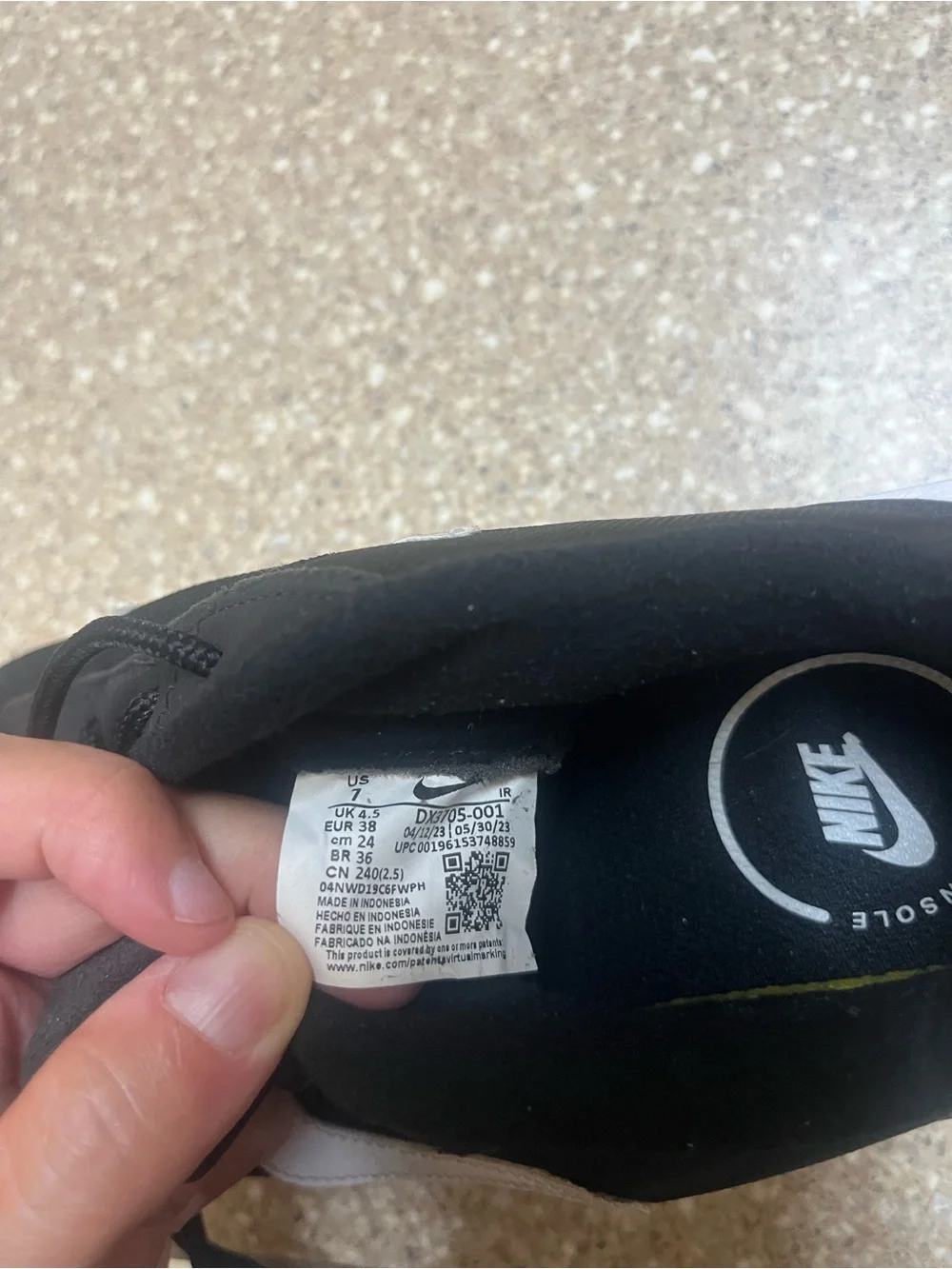 Nike Women’s Black and White Air Max Style Sneakers